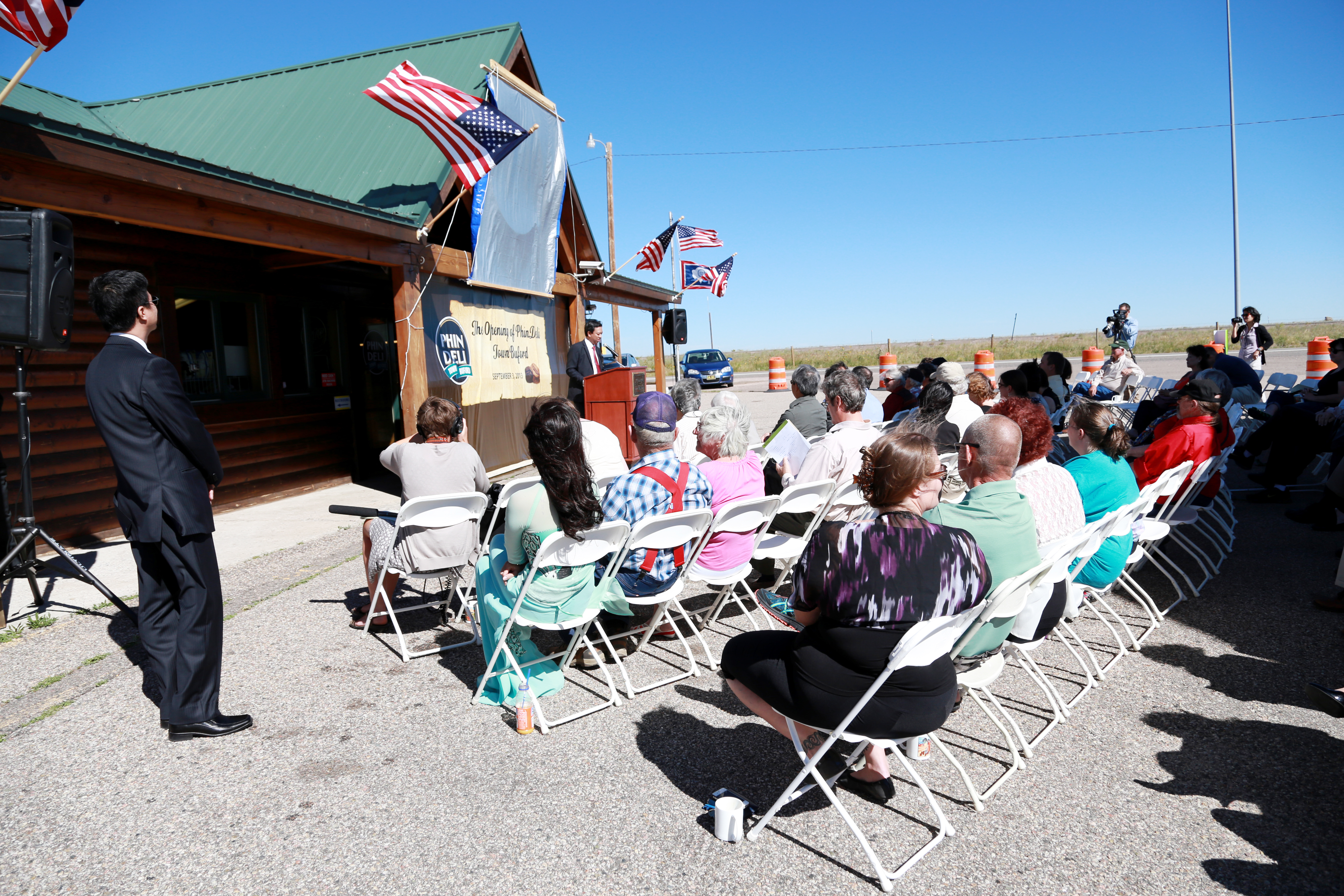Lễ khai trương PhinDeli Town Buford, Wyoming — tháng 9/2013